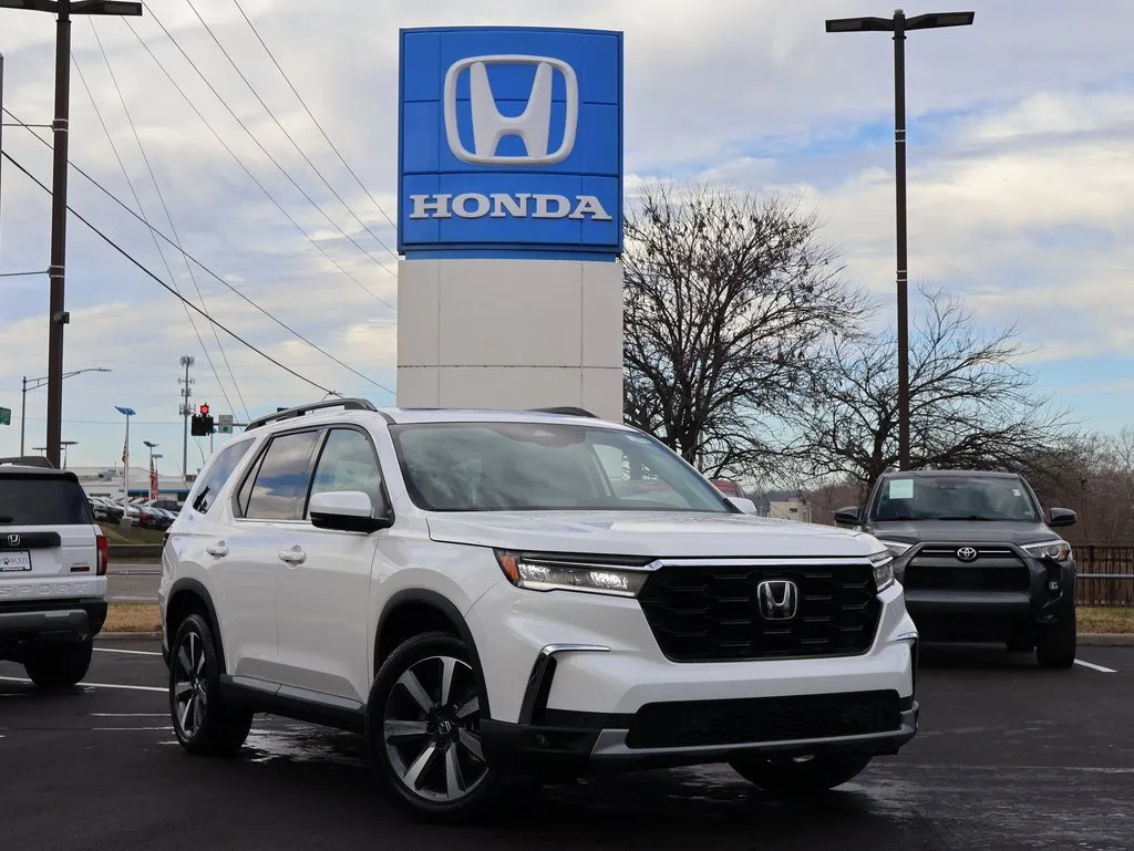 2025 Honda Pilot Touring's photo