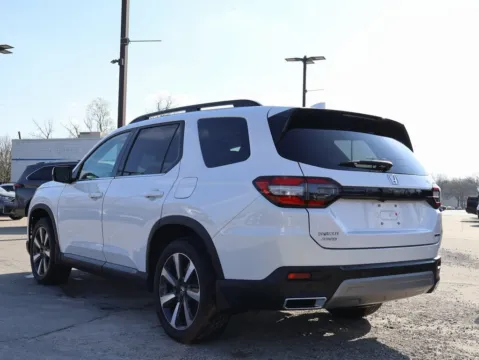 More photos of 2025 Honda Pilot Touring at Jay Wolfe Honda, MO