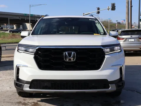 Photos of 2025 Honda Pilot Touring for sale in Kansas City, MO at Jay Wolfe Honda