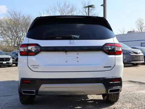 More photos of 2025 Honda Pilot Touring at Jay Wolfe Honda, MO
