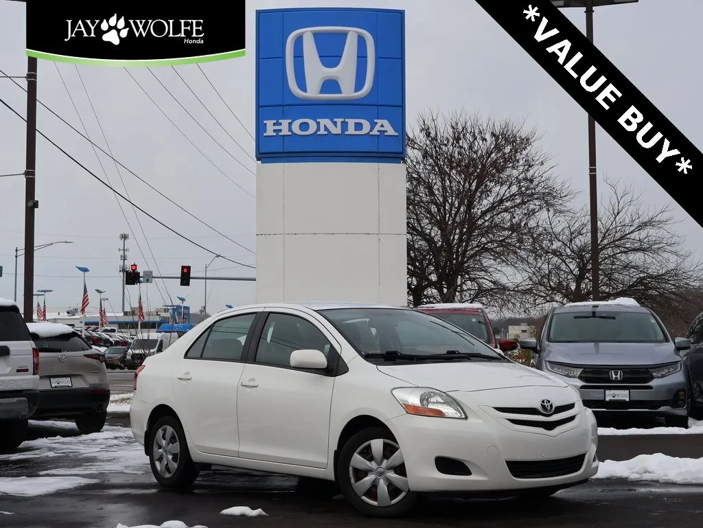 White 2008 Toyota Yaris for sale in Kansas City, MO