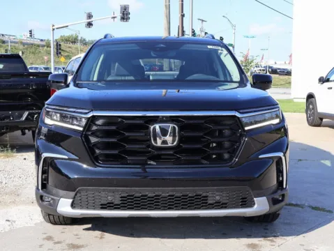 Photos of 2025 Honda Pilot Black Edition for sale in Kansas City, MO at Jay Wolfe Honda