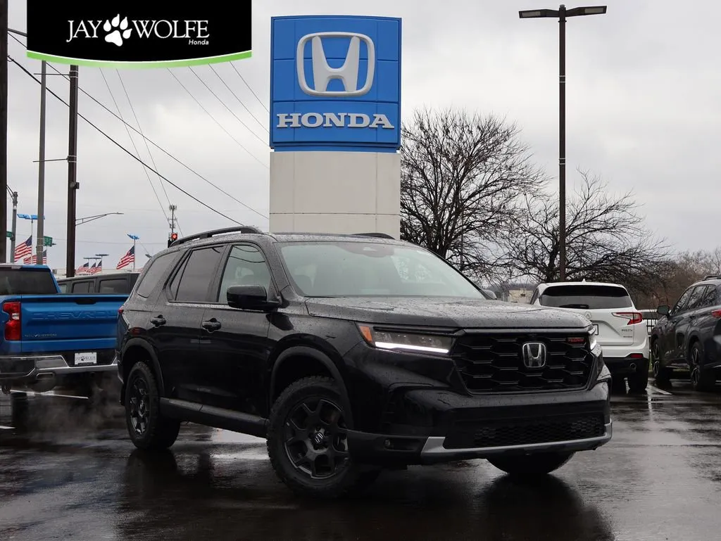 Black 2025 Honda Pilot TrailSport for sale in Kansas City, MO