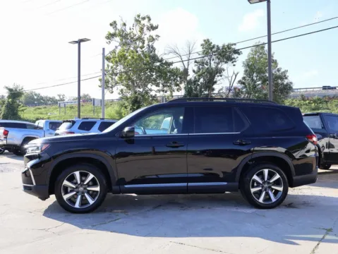 More photos of 2025 Honda Pilot Elite at Jay Wolfe Honda, MO