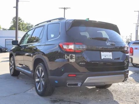 More photos of 2025 Honda Pilot Elite at Jay Wolfe Honda, MO