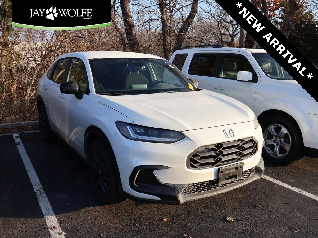 White 2024 Honda HR-V Sport for sale in Kansas City, MO