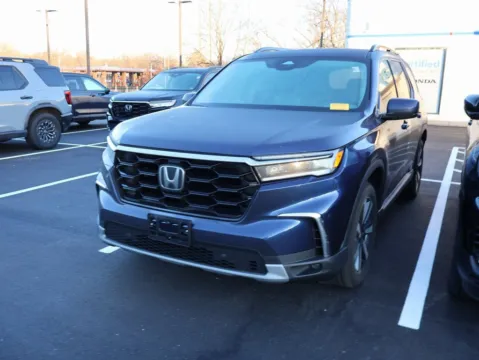 Another view of 2025 Honda Pilot Touring for sale in Kansas City, MO at Jay Wolfe Honda