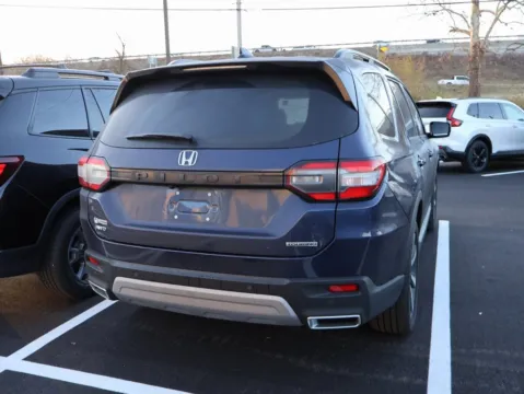 More photos of 2025 Honda Pilot Touring at Jay Wolfe Honda, MO