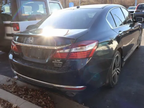 More photos of 2017 Honda Accord Sedan Touring at Jay Wolfe Honda, MO