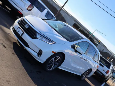 Another view of 2024 Honda Odyssey Touring for sale in Kansas City, MO at Jay Wolfe Honda
