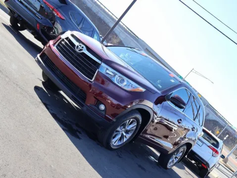 Another view of 2015 Toyota Highlander XLE for sale in Kansas City, MO at Jay Wolfe Honda