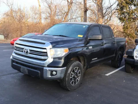 More photos of 2017 Toyota Tundra SR5 at Jay Wolfe Honda, MO