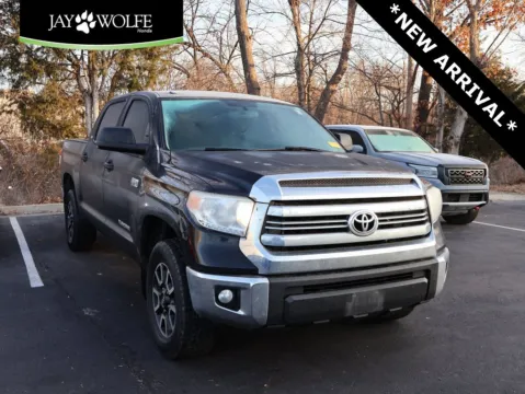 Black 2017 Toyota Tundra SR5 for sale in Kansas City, MO
