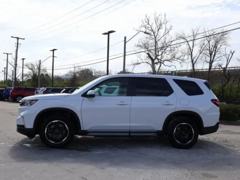 More photos of 2025 Honda Pilot EX-L at Jay Wolfe Honda, MO