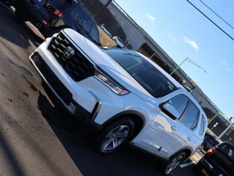 Another view of 2025 Honda Pilot EX-L for sale in Kansas City, MO at Jay Wolfe Honda