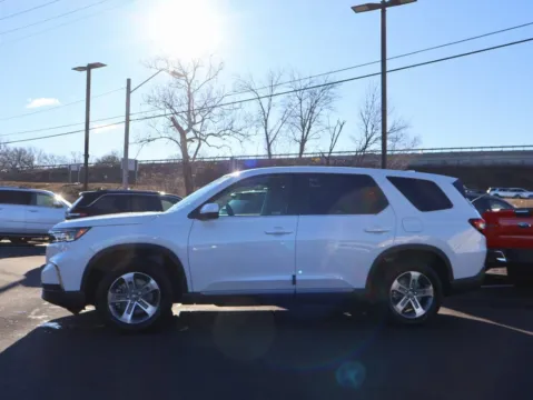 More photos of 2025 Honda Pilot EX-L at Jay Wolfe Honda, MO