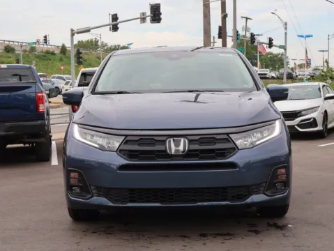 Photos of 2026 Honda Odyssey EX-L for sale in Kansas City, MO at Jay Wolfe Honda