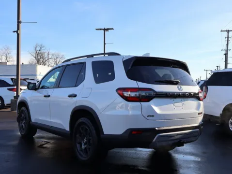 More photos of 2025 Honda Pilot TrailSport at Jay Wolfe Honda, MO