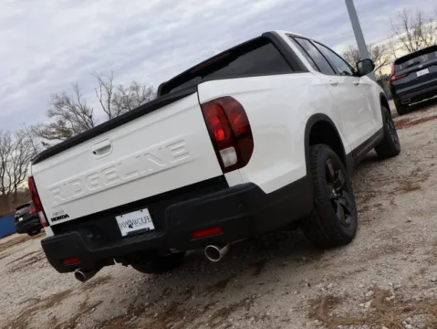 More photos of 2026 Honda Ridgeline Black Edition at Jay Wolfe Honda, MO