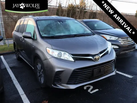 Gray 2020 Toyota Sienna LE for sale in Kansas City, MO