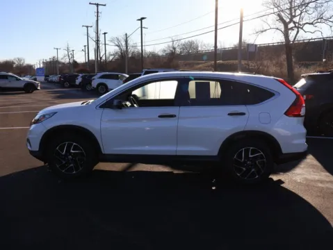 Photos of 2016 Honda CR-V SE for sale in Kansas City, MO at Jay Wolfe Honda