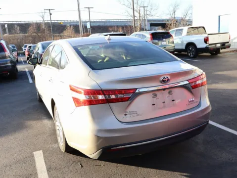 More photos of 2013 Toyota Avalon Hybrid Limited at Jay Wolfe Honda, MO