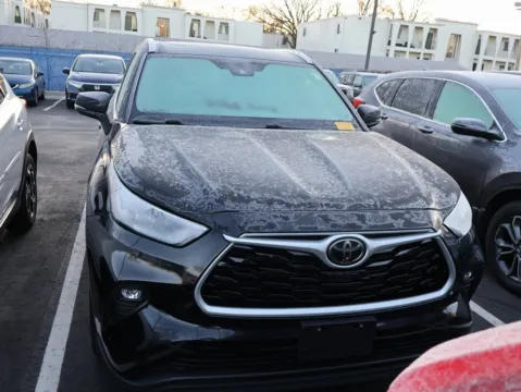 Photos of 2020 Toyota Highlander XLE for sale in Kansas City, MO at Jay Wolfe Honda