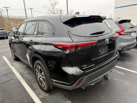 More photos of 2020 Toyota Highlander Hybrid XLE at Jay Wolfe Honda, MO