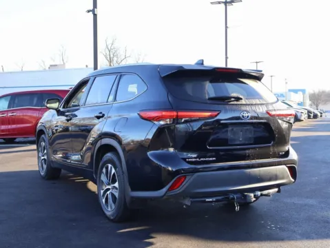 Another view of 2020 Toyota Highlander Hybrid XLE for sale in Kansas City, MO at Jay Wolfe Honda