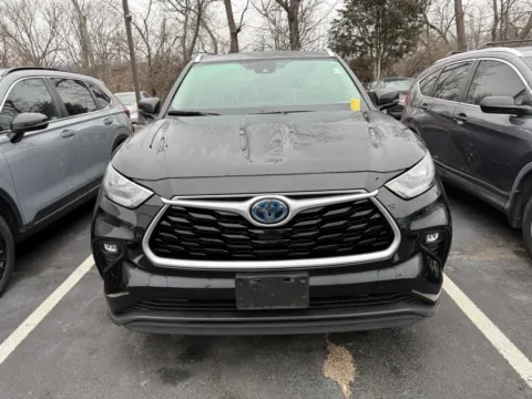 Photos of 2020 Toyota Highlander Hybrid XLE for sale in Kansas City, MO at Jay Wolfe Honda