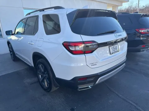 Another view of 2025 Honda Pilot Elite for sale in Kansas City, MO at Jay Wolfe Honda