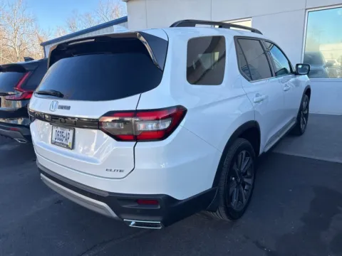 More photos of 2025 Honda Pilot Elite at Jay Wolfe Honda, MO