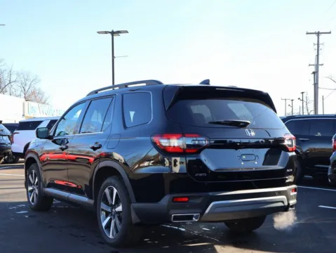 More photos of 2025 Honda Pilot Elite at Jay Wolfe Honda, MO