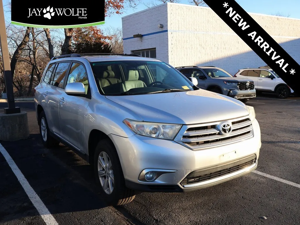 Silver 2011 Toyota Highlander SE for sale in Kansas City, MO