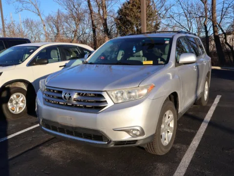 Another view of 2011 Toyota Highlander SE for sale in Kansas City, MO at Jay Wolfe Honda