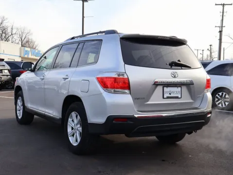 More photos of 2011 Toyota Highlander SE at Jay Wolfe Honda, MO