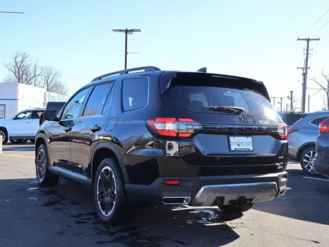 More photos of 2026 Honda Pilot Touring S at Jay Wolfe Honda, MO