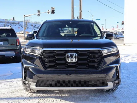 Photos of 2023 Honda Pilot EX-L 8 Passenger for sale in Kansas City, MO at Jay Wolfe Honda