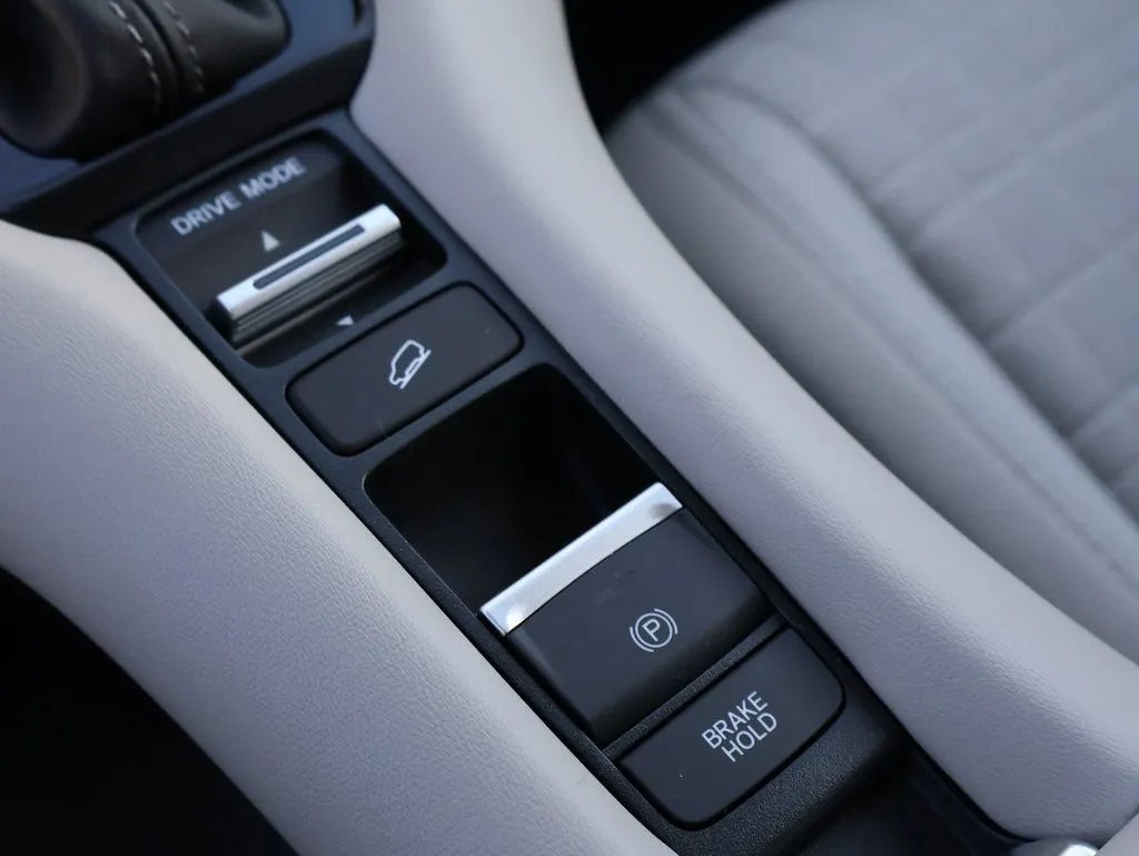 2026 Honda HR-V LX - Photo 17