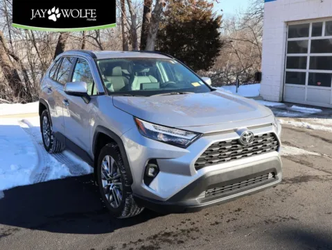 Green 2022 Toyota RAV4 XLE Premium for sale in Kansas City, MO