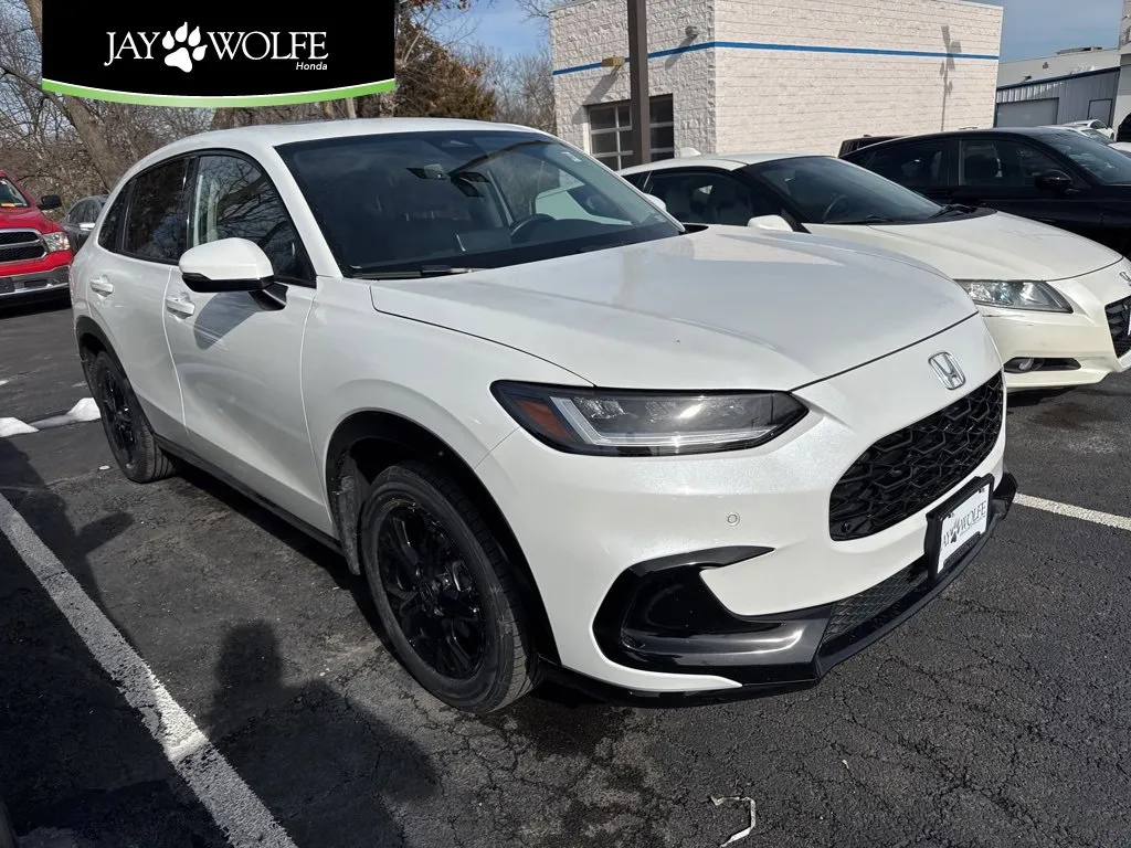 White 2023 Honda HR-V EX-L for sale in Kansas City, MO