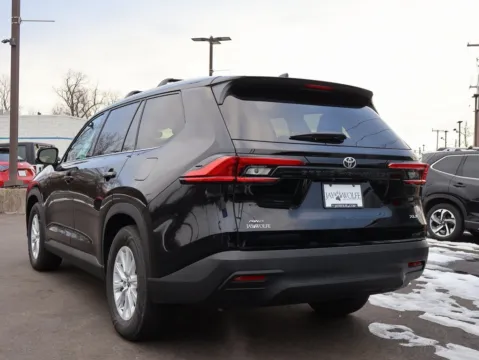 More photos of 2024 Toyota Grand Highlander XLE at Jay Wolfe Honda, MO