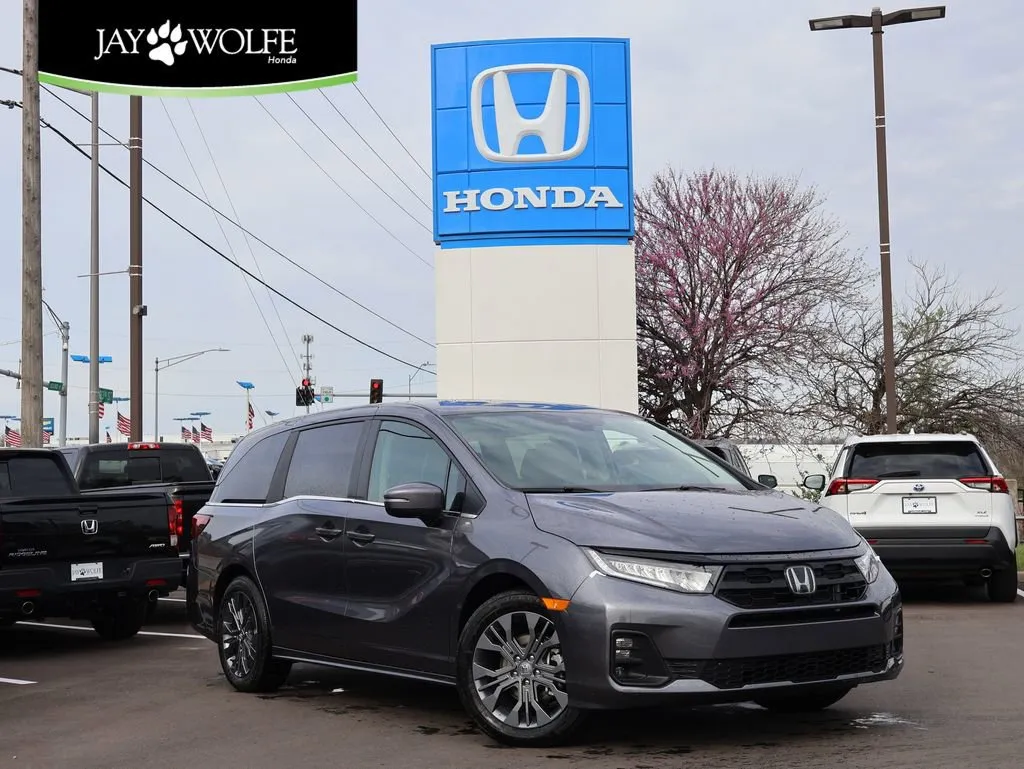2026 Honda Odyssey Touring's photo