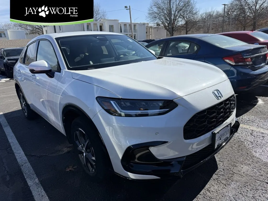 White 2023 Honda HR-V EX-L for sale in Kansas City, MO