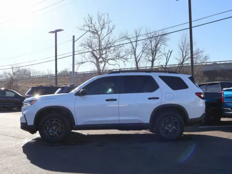 More photos of 2024 Honda Pilot TrailSport at Jay Wolfe Honda, MO