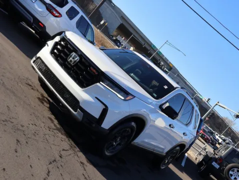 Another view of 2024 Honda Pilot TrailSport for sale in Kansas City, MO at Jay Wolfe Honda