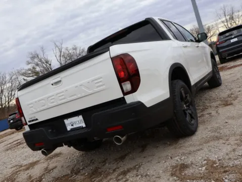 More photos of 2026 Honda Ridgeline Black Edition at Jay Wolfe Honda, MO