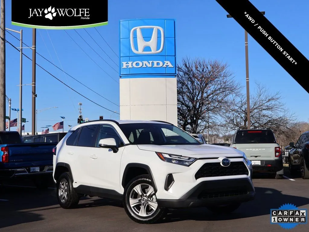 White 2024 Toyota RAV4 Hybrid XLE for sale in Kansas City, MO