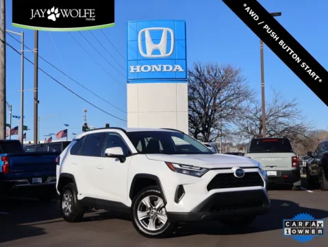 White 2024 Toyota RAV4 Hybrid XLE for sale in Kansas City, MO