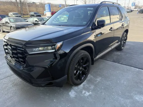 Photos of 2025 Honda Pilot Black Edition for sale in Kansas City, MO at Jay Wolfe Honda